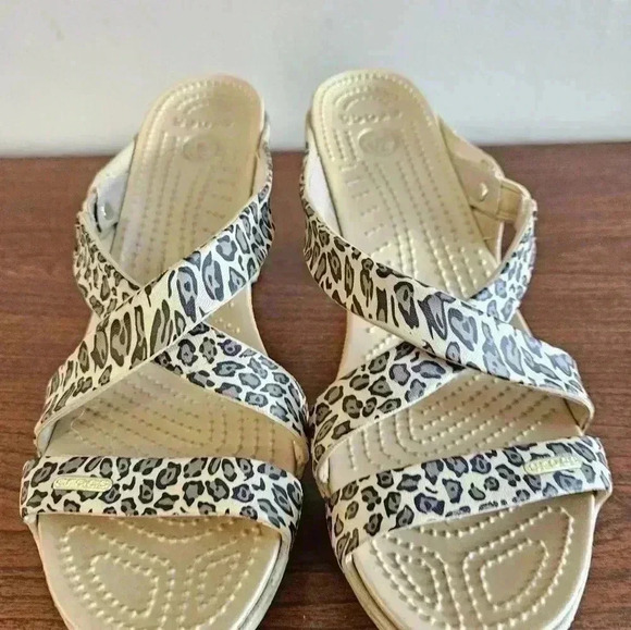 Crocs Women’s Leopard Print Lightweight Comfortable Open Toe Heels Size 10 - Picture 8 of 13
